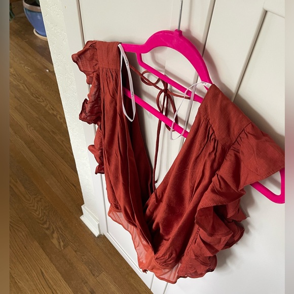 NWT Lulus v neck bodysuit. Size small. - Picture 4 of 12